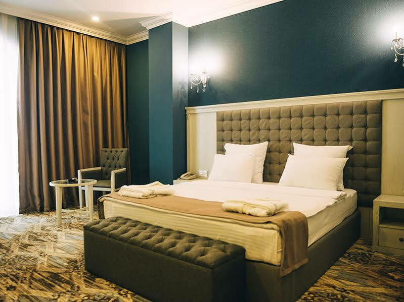 Emerald Suite Hotel Баку Экстерьер фото